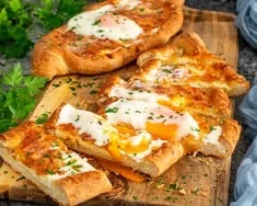 Yumurtalı Kaşarlı Pide